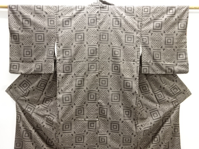  市松に幾何学模様織出し本場泥大島紬着物（5マルキ）